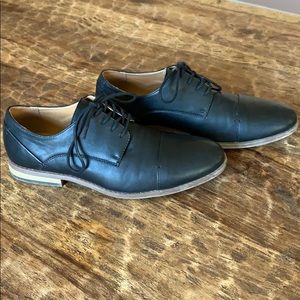 Men’s dress shoes - size 8